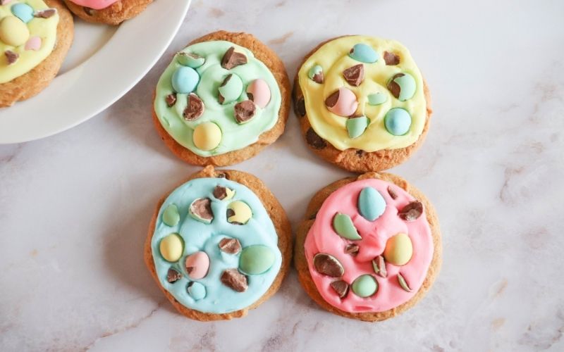 Cadbury Mini Egg Cookies for Easter Your Family Will Love!